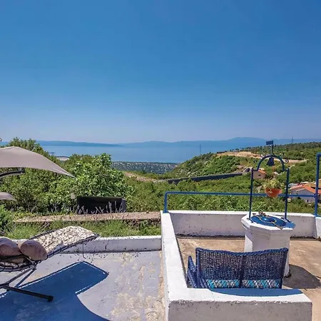 Holiday home Three-bedroom Holiday In Hreljin