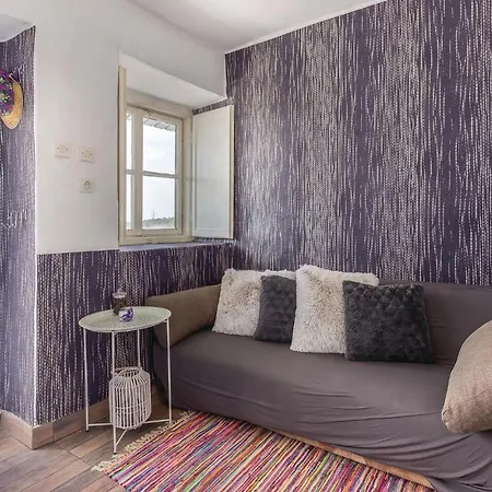 Holiday home Three-bedroom Holiday In Hreljin