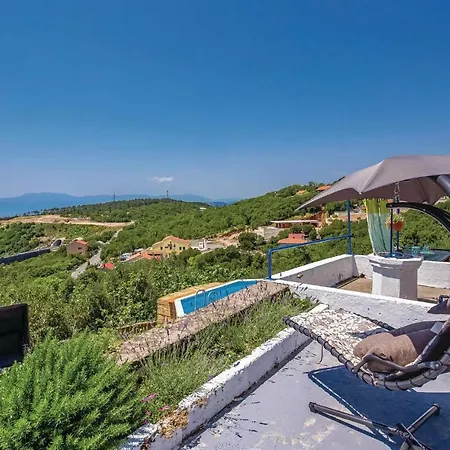 Three-bedroom Holiday In * Hreljin
